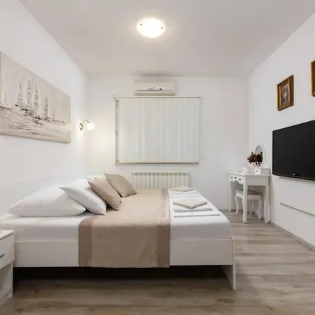 Βίλα Lipovac Τρογκίρ